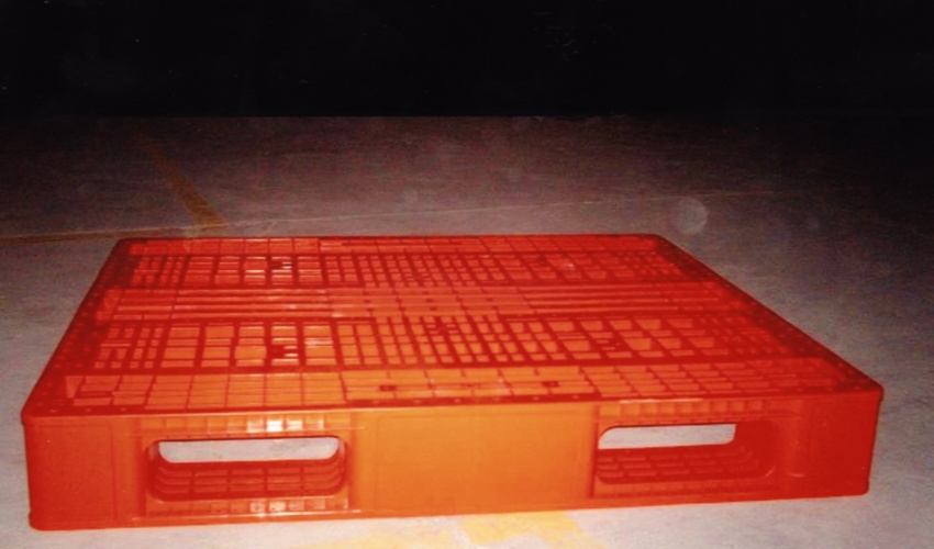 Plastic Pallet_08117.jpg